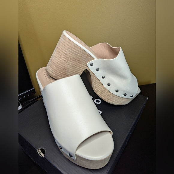 Shu Shop GINA Soft Faux Leather Clog Size 9 Color:Bone - Picture 2 of 9